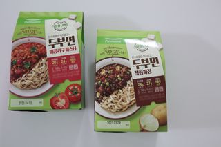 [풀무원] 식물성 저당질식 세트, 두부면 매콤라구파스타와 두부면 직화짜장 — 5점을 준 리뷰어가 2021년 3월 올린 사용 사진