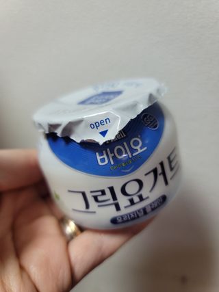 매일바이오 그릭요거트 오리지널 플레인 4개, 로스터리 커피믹스 4개 — 5점을 준 리뷰어가 2021년 12월 올린 사용 사진