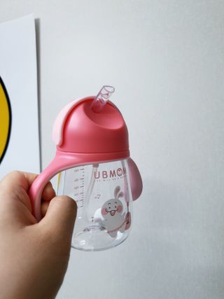 유비맘 트라이탄 코니빨대컵_컬러 랜덤 발송 — 5점을 준 리뷰어가 2021년 3월 올린 사용 사진