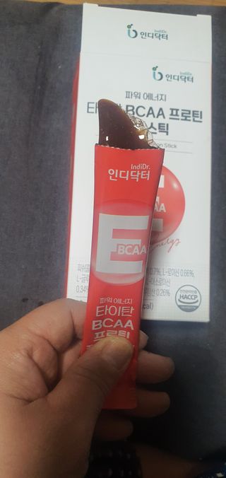 [인디닥터] 타이탄 BCAA 프로틴 젤리스틱 — 5점을 준 리뷰어가 2022년 4월 올린 사용 사진