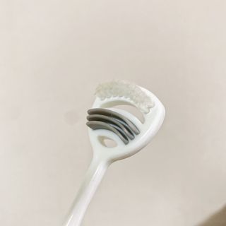 크리오 클리어스 혀백태제거 구취관리 혀클리너 — 2.5점을 준 리뷰어가 2021년 3월 올린 사용 사진