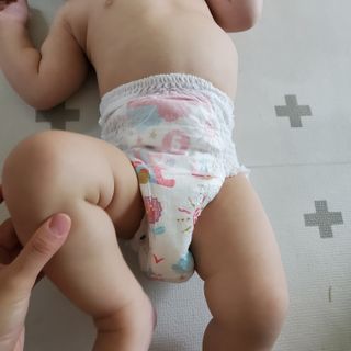킨도 프리미엄 에어드라이v2 팬티형 기저귀 — 5점을 준 리뷰어가 2021년 6월 올린 사용 사진