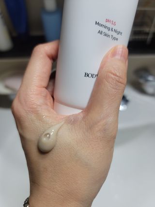 바디셀런스 벤토나이트 데일리 약산성 딥클렌징폼 120ml — 3.5점을 준 리뷰어가 2021년 12월 올린 사용 사진