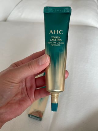 [NEW 탄력유턴 아이크림] AHC 유스 래스팅 리얼 아이크림 포 페이스 — 5점을 준 리뷰어가 2021년 3월 올린 사용 사진