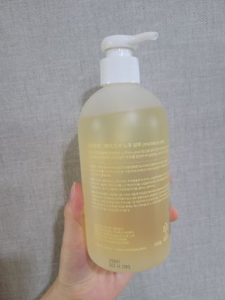 아미퓨어 두피 관리는 천연계면활성제와 함께 라이크 어 노푸 샴푸 — 2.5점을 준 리뷰어가 2021년 6월 올린 사용 사진