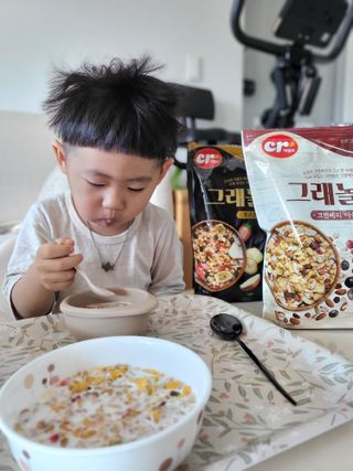 씨알푸드 씨알로 그래놀라 2종 후르츠+크랜베리 아몬드 — 5점을 준 리뷰어가 2022년 7월 올린 사용 사진