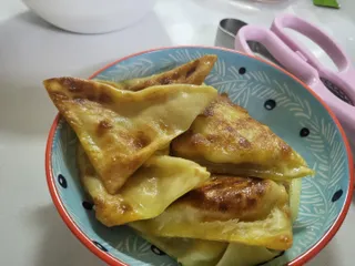 (주)성경순만두 곤약만두.콘치즈만두,삼각당면만두,당면 야끼만두,대구전통 납작만두,떡뽁이 매콤소스,달콤소스 — 5점을 준 리뷰어가 2023년 4월 올린 사용 사진