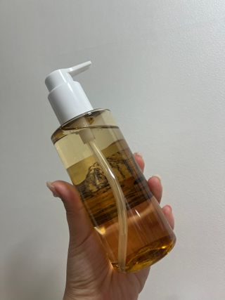 스킨1004 [SKIN1004] 마다가스카르 센텔라 라이트 클렌징 오일 200ml — 5점을 준 리뷰어가 2024년 8월 올린 사용 사진