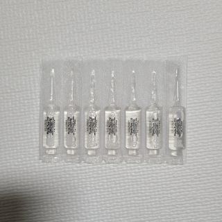 유니베르소 산소앰플 7일 집중케어 앰플 — 4점을 준 리뷰어가 2021년 5월 올린 사용 사진