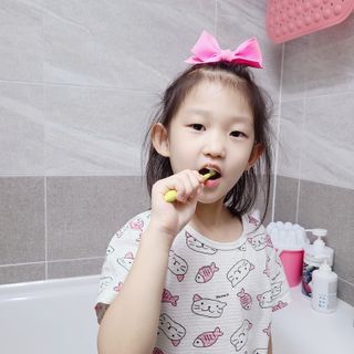 닥터데디스 안심불소 튼튼치약(청포도, 민트 중 택 1) 60g + 여행용 미니 치약 15g — 5점을 준 리뷰어가 2022년 9월 올린 사용 사진