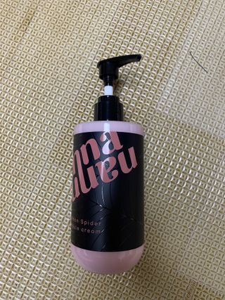 난나 살몬 스파이더 검버섯 미백 톤업 화이트닝 연어 앰플 크림 300ml 대용량 — 5점을 준 리뷰어가 2022년 8월 올린 사용 사진