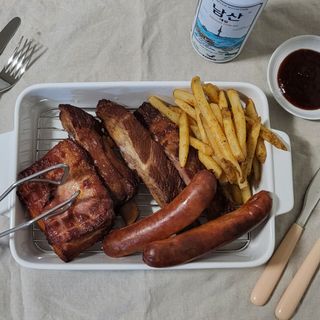 [테이스티나인] [레디잇x부루마불] 부어스트 바베큐 플래터 1000g — 5점을 준 리뷰어가 2022년 4월 올린 사용 사진