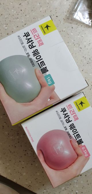 트라택 쿠셔닝 웨이트볼 0.5kg + 1kg SET — 5점을 준 리뷰어가 2022년 4월 올린 사용 사진