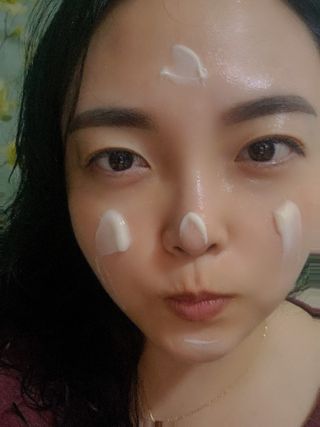 [후르디아] 미백 기능성 감귤 브라이트닝 크림 — 3점을 준 리뷰어가 2021년 4월 올린 사용 사진