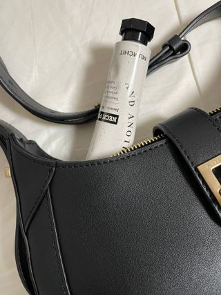 멈칫(MUMCHIT) 넥퍼퓸 NECKPERFUME 2가지 향 — 5점을 준 리뷰어가 2021년 12월 올린 사용 사진