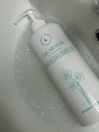 [닥터문] 센텔라 시카케어 화이트머스크 바디워시 1000ml — 5점을 준 리뷰어가 2024년 8월 올린 사용 사진