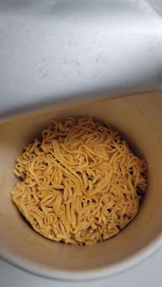 NISSIN 닛신 컵누들  4종 - 씨푸드오리지날, 씨푸드 스파이시, 씨푸드 커리, 씨푸드 XO소스 — 5점을 준 리뷰어가 2021년 11월 올린 사용 사진
