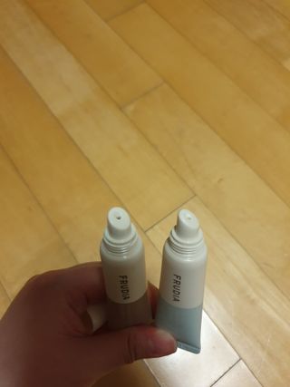 [후르디아] 올리브영 착한보습 비건 립버터 2종 — 5점을 준 리뷰어가 2022년 2월 올린 사용 사진