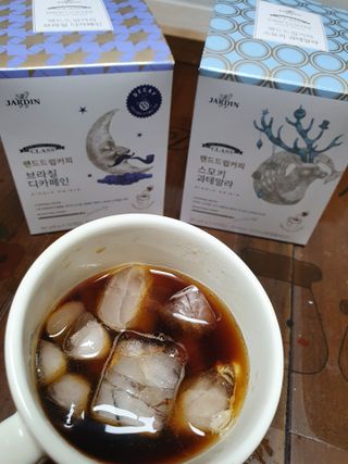 (주)쟈뎅 쟈뎅 클래스 핸드 드립 커피 10P 2종_디카페인 1종+랜덤 플레이버 1종 — 5점을 준 리뷰어가 2021년 3월 올린 사용 사진