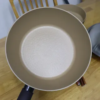 모멘토 마론 프라이팬 26cm 3종 (26cm팬/26cm웍팬/호환 스티머+돔뚜껑) — 5점을 준 리뷰어가 2022년 9월 올린 사용 사진
