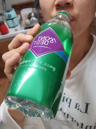 몽베스트 Montbest with Sparkling water Plain 20병 — 5점을 준 리뷰어가 2021년 11월 올린 사용 사진