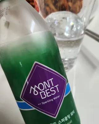 몽베스트 Montbest with Sparkling water Plain 20병 — 5점을 준 리뷰어가 2022년 9월 올린 사용 사진