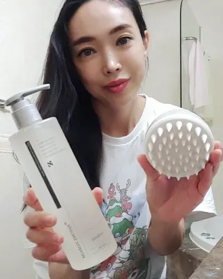 MOAMANEMUNAH 모아만에무나 플러스 두피 탈모 완화 기능성 샴푸 + 브러쉬 2종 세트 — 5점을 준 리뷰어가 2021년 10월 올린 사용 사진