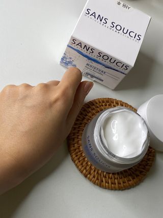 산수시 아쿠아 베네핏 24h 수부지 물광 속건조 수분크림 50ml — 5점을 준 리뷰어가 2021년 6월 올린 사용 사진