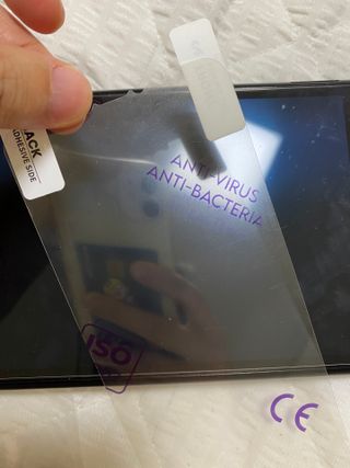 아클리브 Eco 항균 항바이러스 액정 보호필름(iPhone) — 5점을 준 리뷰어가 2022년 8월 올린 사용 사진