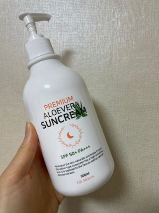 [닥터문] 프리미엄 알로에베라 선크림 500ml — 5점을 준 리뷰어가 2022년 5월 올린 사용 사진