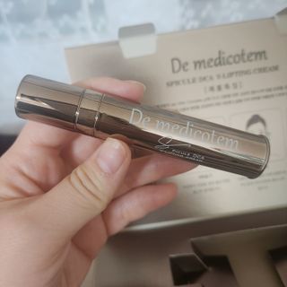 MF[더메디코템] 스피큘 DCA V리프팅 크림 — 5점을 준 리뷰어가 2024년 4월 올린 사용 사진