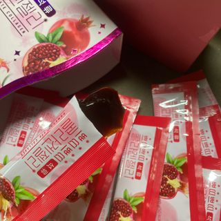 헬스업_쁘띠쁘띠석류콜라겐젤리_20g x 14포 — 3점을 준 리뷰어가 2020년 12월 올린 사용 사진