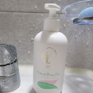 mom e 맘이 내추럴 베이비 케어 샴푸앤바스+로션 — 5점을 준 리뷰어가 2021년 1월 올린 사용 사진