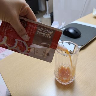 자연에온 핑크 자몽 착즙 100mL 10개입 1BOX +가 득담은 자몽 콜라겐 젤리스틱 1BOX — 5점을 준 리뷰어가 2021년 7월 올린 사용 사진