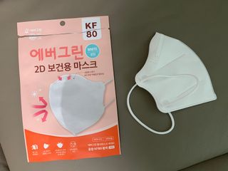 [에버그린] 2D 새부리형 KF80 중형 화이트 25매 — 5점을 준 리뷰어가 2021년 8월 올린 사용 사진
