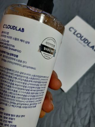 클라우드랩 프리미엄 비오틴 스칼프 케어 샴푸+ 브러쉬 — 5점을 준 리뷰어가 2021년 4월 올린 사용 사진
