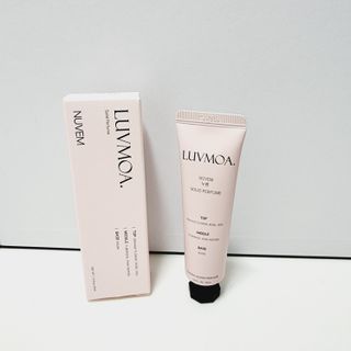 러브모아 향수 고체향수 승무원 고체향수 바르는 향수 니치향수 도손 우드세이지 앤 씨솔트 — 5점을 준 리뷰어가 2022년 10월 올린 사용 사진