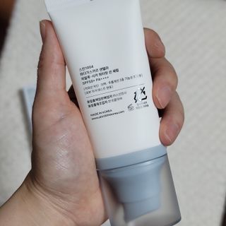 [스킨1004] 마다가스카르 센텔라 히알루-시카 워터핏 선세럼 50ml — 5점을 준 리뷰어가 2024년 5월 올린 사용 사진