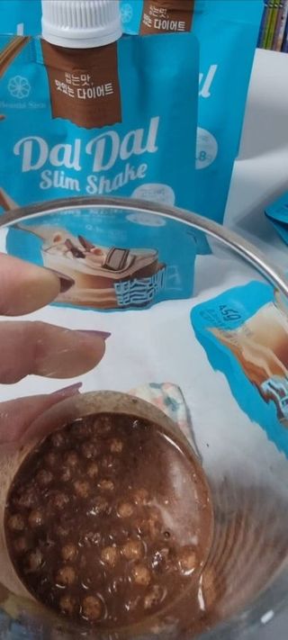 달달슬림쉐이크 [블로그]달달슬림 맛있는 단백질 쉐이크 파우치 다이어트 식사대용 프로틴 파우더 보충제 — 5점을 준 리뷰어가 2025년 8월 올린 사용 사진