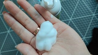 에프에이치아이코리아 노쿠아 물없이 감는 올인원 드라이 노워시 샴푸 폼클렌저 200ml — 5점을 준 리뷰어가 2021년 4월 올린 사용 사진