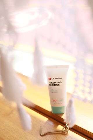 리더스코스메틱 리더스 카밍 바이오틱스 선 에센스 SPF 50+ PA++++ — 5점을 준 리뷰어가 2022년 6월 올린 사용 사진