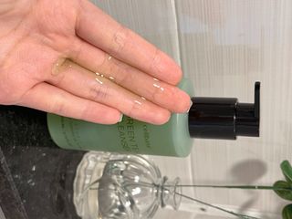 프리마인 메이크업과 들뜨는 각질까지 한방에 깐달걀로! 순하기까지한 셀베이스 그린티클렌저(200ml) — 5점을 준 리뷰어가 2023년 5월 올린 사용 사진