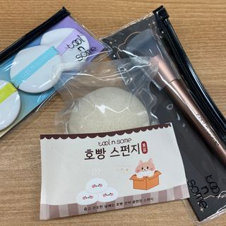 [툴앤썸] 메이크업 브러시로 바르고 호빵 스펀지로 클렌징하는 A-Z 뷰티툴 5종 — 5점을 준 리뷰어가 2021년 2월 올린 사용 사진