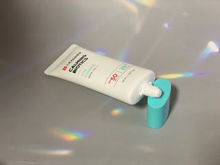 리더스코스메틱 리더스 카밍 바이오틱스 선 에센스 SPF 50+ PA++++ — 5점을 준 리뷰어가 2022년 5월 올린 사용 사진