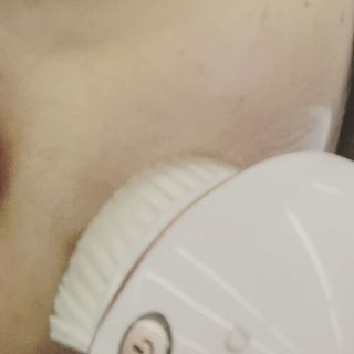 디하우트 랩 디하우트랩 클렌징 피부관리기 진동클렌저 실리콘+2종 인조모 브러시 — 5점을 준 리뷰어가 2021년 11월 올린 사용 사진