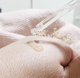 스킨큐어 산다화 비타민c 화이트닝 에센스 30ml — 5점을 준 리뷰어가 2023년 9월 올린 사용 사진