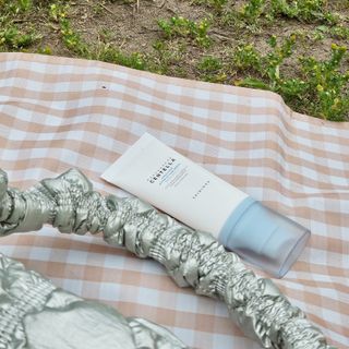 [스킨1004] 마다가스카르 센텔라 히알루-시카 워터핏 선세럼 50ml — 5점을 준 리뷰어가 2024년 5월 올린 사용 사진