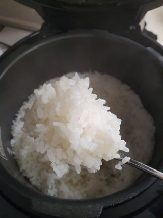 고림상점 풍부한 햇살과 바닷바람이 키우는 강화 교동 쌀 [백미1kg, 현미 1kg] 세트 — 5점을 준 리뷰어가 2021년 12월 올린 사용 사진