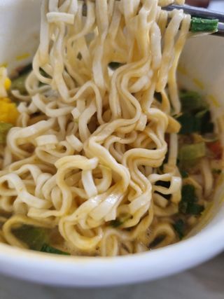 NISSIN 닛신 컵누들  4종 - 씨푸드오리지날, 씨푸드 스파이시, 씨푸드 커리, 씨푸드 XO소스 — 5점을 준 리뷰어가 2022년 4월 올린 사용 사진