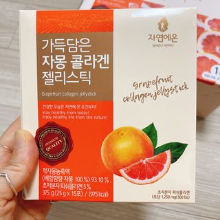 자연에온 핑크 자몽 착즙 100mL 10개입 1BOX +가 득담은 자몽 콜라겐 젤리스틱 1BOX — 4.5점을 준 리뷰어가 2021년 6월 올린 사용 사진